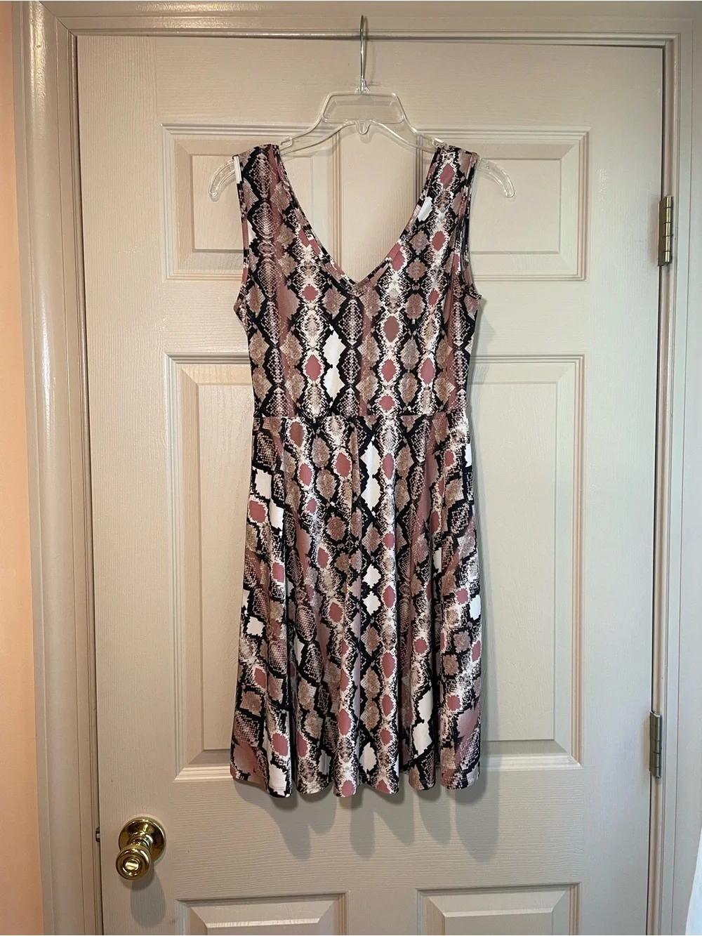 Candie’s V-Neck‎ Twist Waist Snake Print Sleeveless Dress in Blush, Size Medium